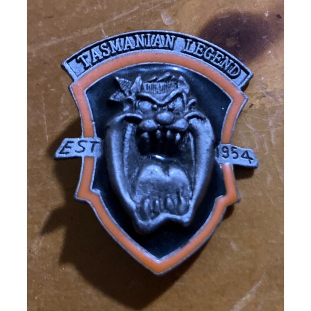 WB Warner Bros Looney Tunes Tasmanian Devil Taz Est 1954 Pewter Crest Lapel Pin